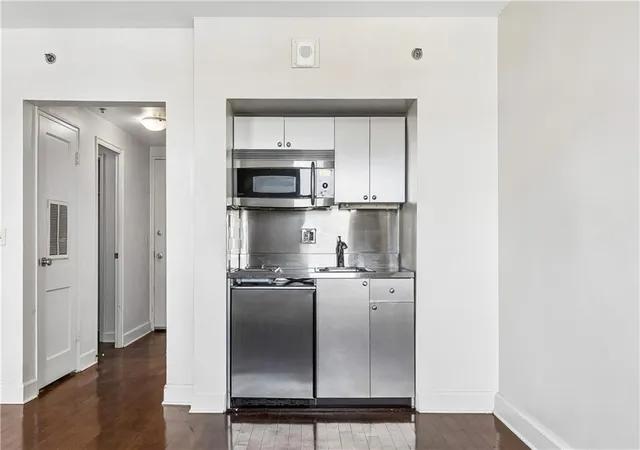 3rd image of 1205 St Charles Ave #810, New Orleans, LA 70130 | MLS# 2549572