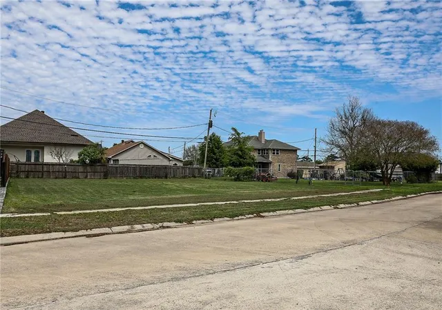 1st image of 309 Cougar Dr, Arabi, LA 70032 | MLS# 2549708
