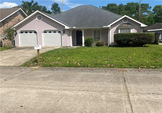 Homes for sale in Destrehan, LA | 182 Dunleith Dr, Destrehan, LA 70047 | MLS# 2548533
