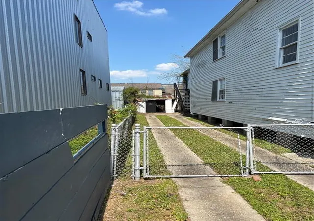 Photo 3 of Multi family home for sale at 2529 S Dorgenois St, New Orleans, LA 70125 | MLS# 2549114 | Listing updated on 2026-03-27