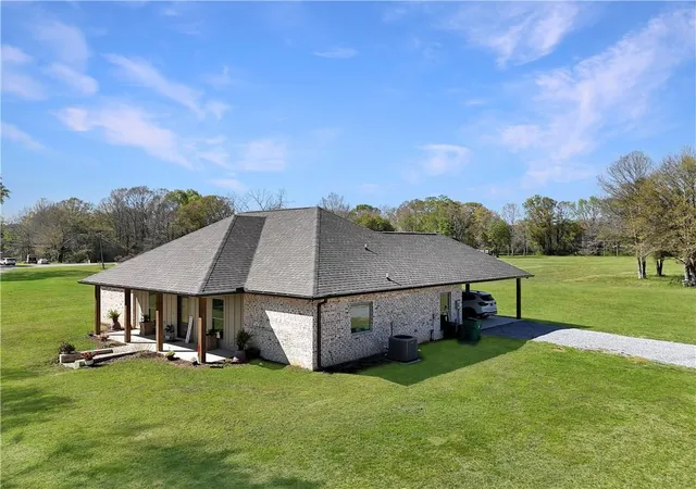 Photo 3 of Single family home for sale at 6992 Highway 43 N, Poplarville, MS 39470 | MLS# 2549418 | Listing updated on 2026-03-27