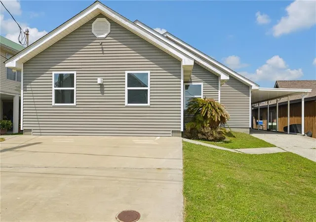 Photo 1 of Single family home for sale at 4886 Fran Ln, Barataria, LA 70036 | MLS# 2549881 | Listing updated on 2026-09-29