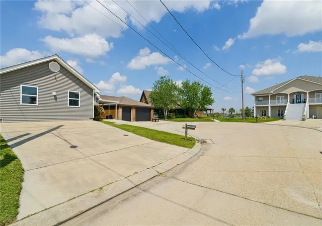 Photo 31 of Single family home for sale at 4886 Fran Ln, Barataria, LA 70036 | MLS# 2549881 | Listing updated on 2026-09-29