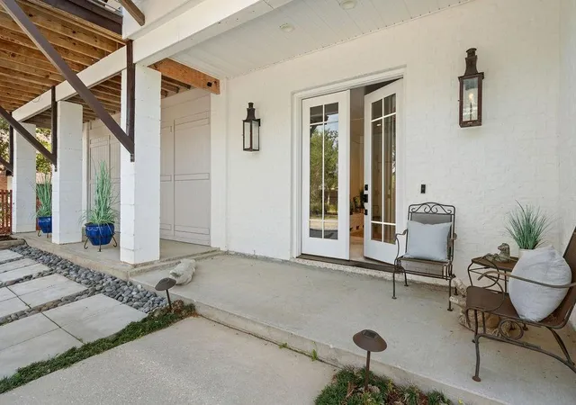 2nd image of 1005 Main St, Madisonville, LA 70447 | MLS# 2548662