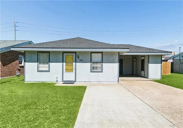 Homes for sale in Houma, LA | 309 Highland Dr, Houma, LA 70364 | MLS# 2550055