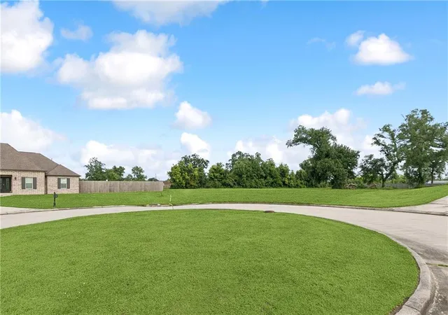 Homes for sale in Westwego, LA | 19 E Kori Ln, Westwego, LA 70094 | MLS# 2550308