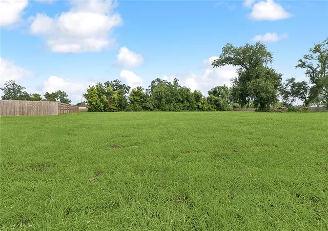 Homes for sale in Westwego, LA | 19 E Kori Ln, Westwego, LA 70094 | MLS# 2550308