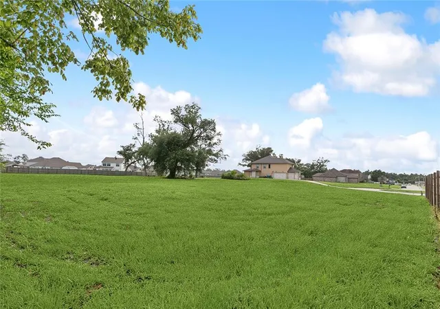 Homes for sale in Westwego, LA | 19 E Kori Ln, Westwego, LA 70094 | MLS# 2550308