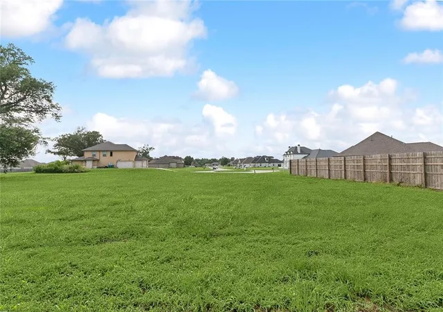 Homes for sale in Westwego, LA | 19 E Kori Ln, Westwego, LA 70094 | MLS# 2550308