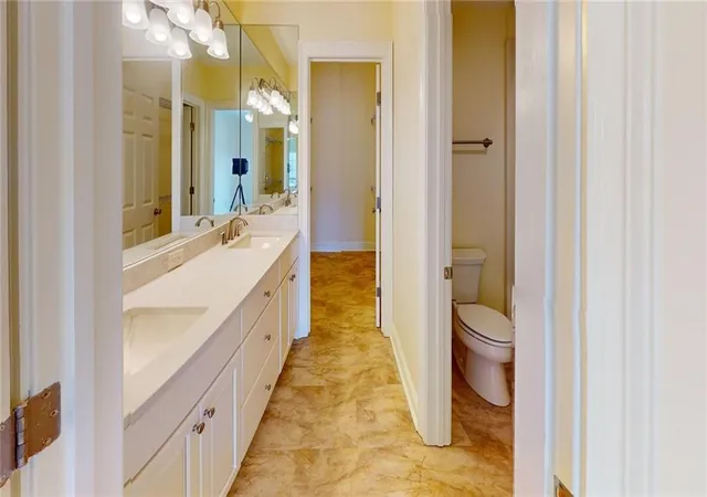 2nd image of 501 Rue St Peter, Metairie, LA 70005