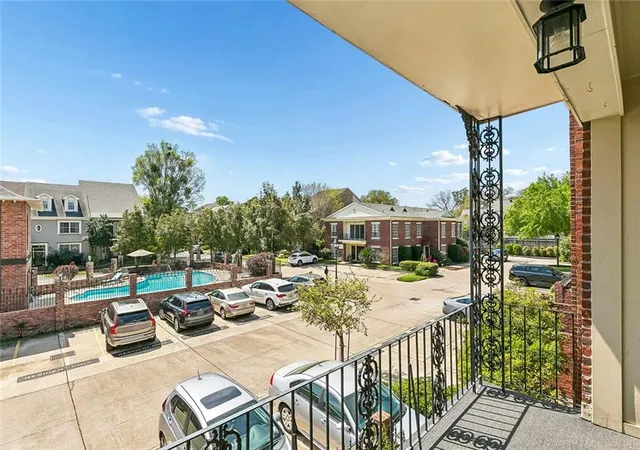 2nd image of 801 Rue Dauphine St, Metairie, LA 70005