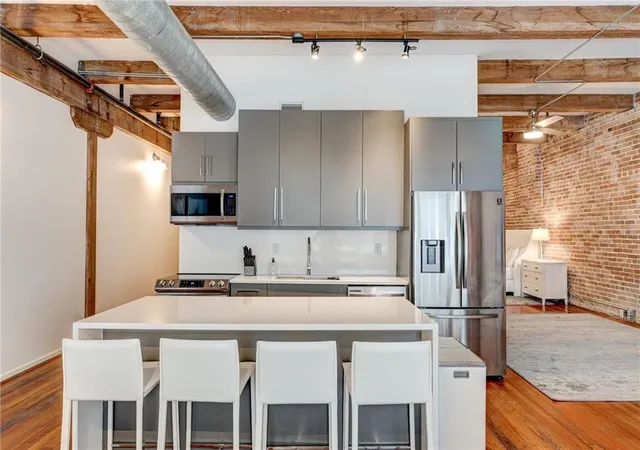 2nd image of 528 Baronne St, New Orleans, LA 70113