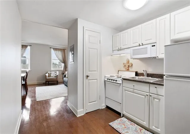 3rd image of 1205 St Charles Ave #1213, New Orleans, LA 70130 | MLS# 2550332