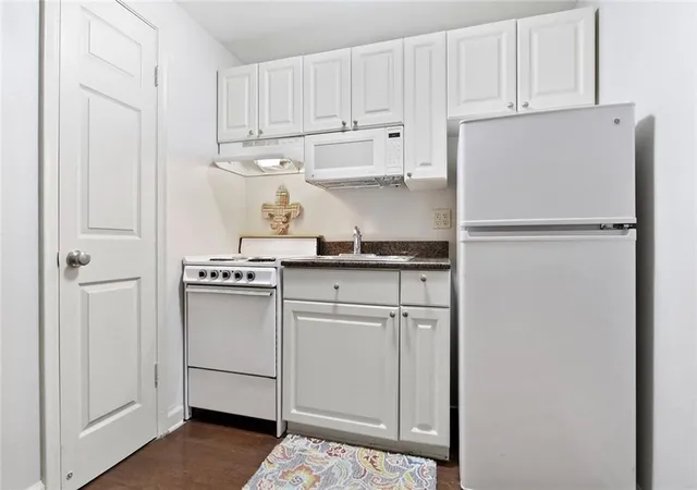 4th image of 1205 St Charles Ave #1213, New Orleans, LA 70130 | MLS# 2550332