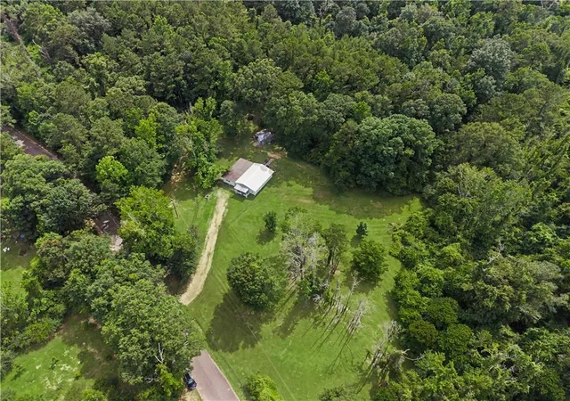 4th image of 23079 Peterson Rd, Mount Hermon, LA 70450 | MLS# 2550283