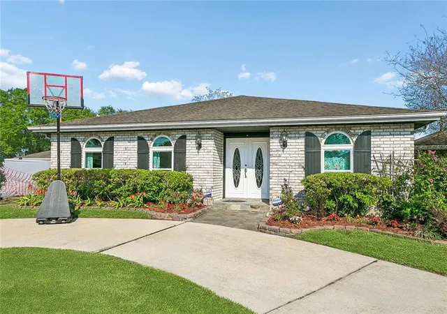 Homes for sale in Metairie, LA | 1705 Persimmon Ave, Metairie, LA 70001 | MLS# 2550482