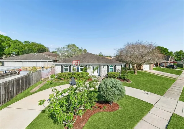 Homes for sale in Metairie, LA | 1705 Persimmon Ave, Metairie, LA 70001 | MLS# 2550482