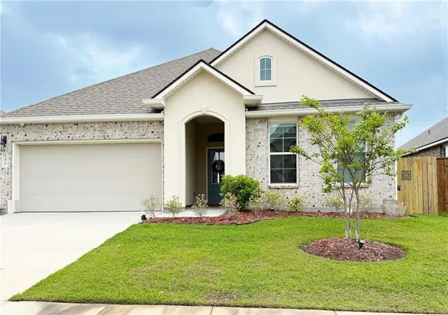 Homes for sale in Slidell, LA | 1470 Banks View St, Slidell, LA 70461 | MLS# 2550470