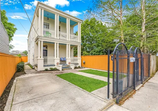 2nd image of 2134 Harmony St, New Orleans, LA 70115 | MLS# 2550779
