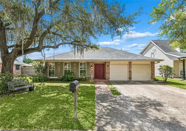 Homes for sale in Destrehan, LA | 14 Melrose Dr, Destrehan, LA 70047 | MLS# 2550354
