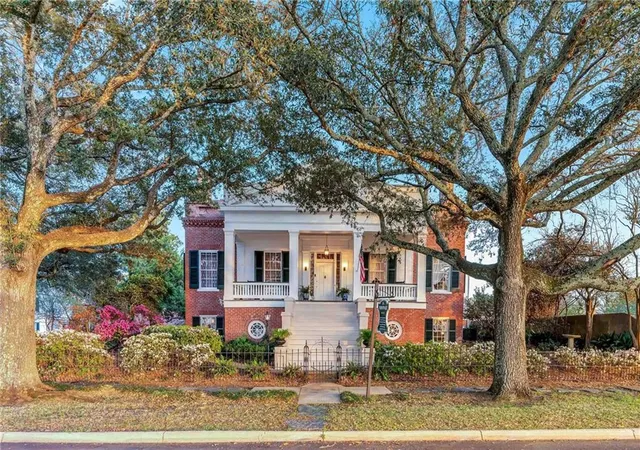 1st image of 305 S Broadway St, Natchez, MS 39120 | MLS# 2550200