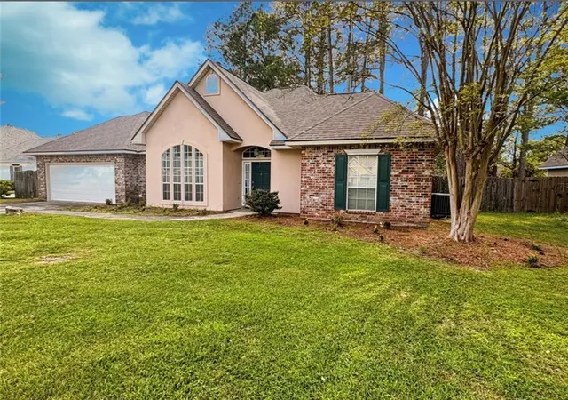 2nd image of 215 Bamboo Dr, Covington, LA 70433 | MLS# 2550612