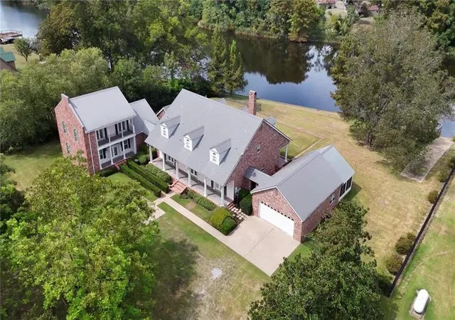 Photo 2 of Mansion for sale at 164 Melrose Bnd Blvd, Natchez, LA 71456 | MLS# 2550846 | Listing updated on 2026-10-07