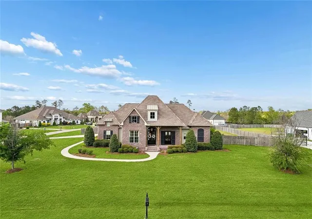 Homes for sale in Madisonville, LA | 420 S Fairway Dr, Madisonville, LA 70447 | MLS# 2550374