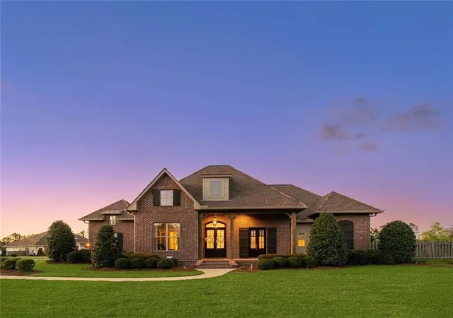 Homes for sale in Madisonville, LA | 420 S Fairway Dr, Madisonville, LA 70447 | MLS# 2550374