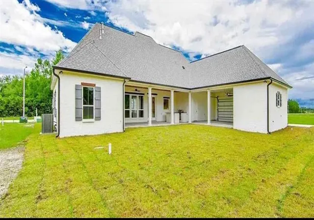 Homes for sale in Thibodaux, LA | 168 Rue Christe St, Thibodaux, LA 70301 | MLS# 2550120
