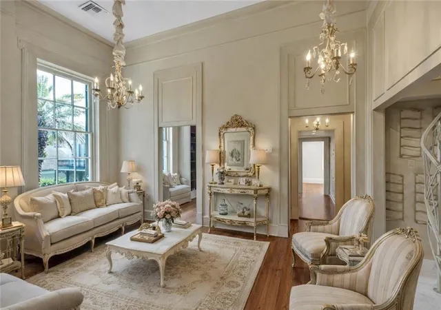 4th image of 740 Esplanade Ave, New Orleans, LA 70116