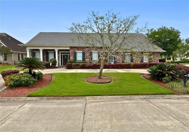 Homes for sale in Belle Chasse, LA | 121 Sunflower Rd, Belle Chasse, LA 70037 | MLS# 2549356