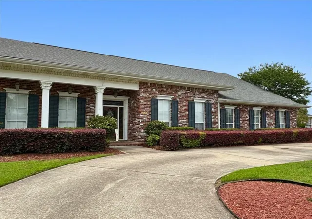 Homes for sale in Belle Chasse, LA | 121 Sunflower Rd, Belle Chasse, LA 70037 | MLS# 2549356