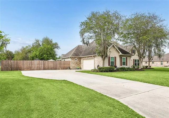 2nd image of 150 Riverbend Dr, Belle Chasse, LA 70037 | MLS# 2551214