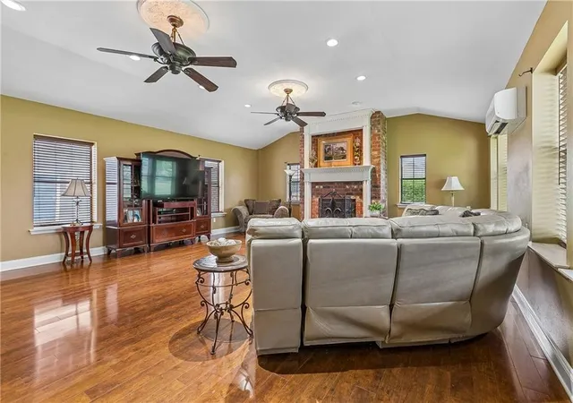 Homes for sale in Luling, LA | 15 W Levert Dr, Luling, LA 70070 | MLS# 2551404