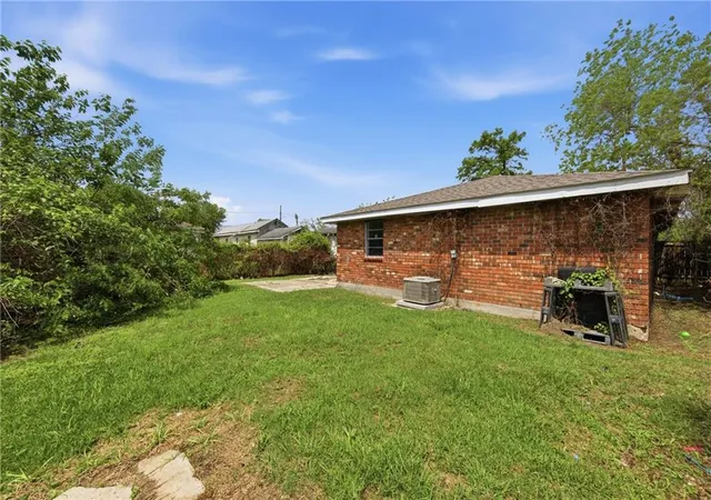 Homes for sale in New Orleans, LA | 2319 Lawrence St, New Orleans, LA 70114 | MLS# 2551607