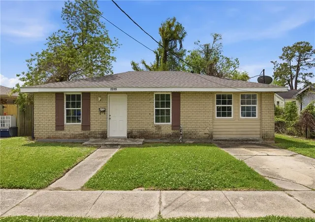 Homes for sale in New Orleans, LA | 2319 Lawrence St, New Orleans, LA 70114 | MLS# 2551607