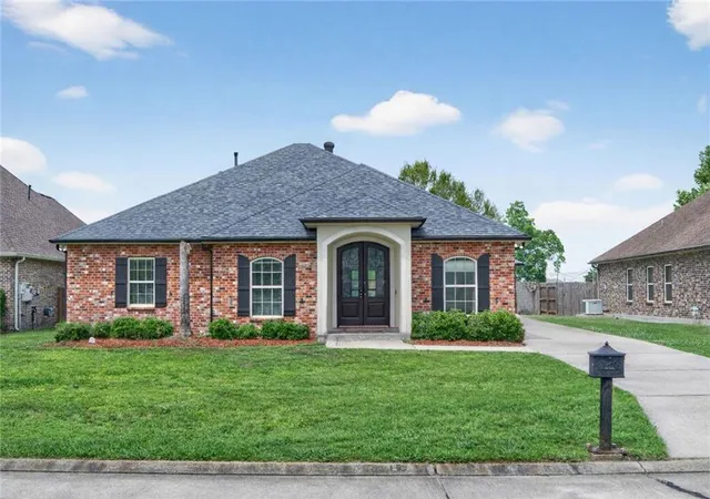 Homes for sale in Belle Chasse, LA | 252 D'olivier St, Belle Chasse, LA 70037 | MLS# 2550635