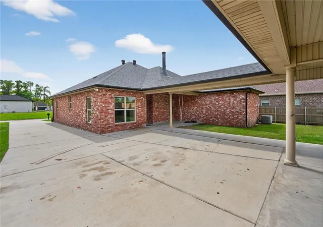 Homes for sale in Belle Chasse, LA | 252 D'olivier St, Belle Chasse, LA 70037 | MLS# 2550635