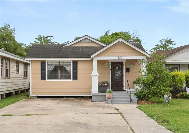 Homes for sale in Westwego, LA | 831 Avenue B Avenue, Westwego, LA 70094 | MLS# 2551448