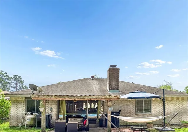 Homes for sale in Slidell, LA | 202 N Queens Dr, Slidell, LA 70458 | MLS# 2551579