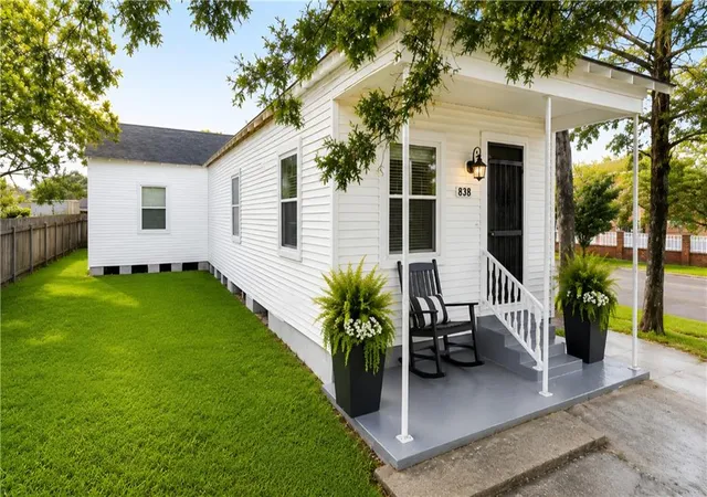 1st image of 838 Jefferson St, Gretna, LA 70053 | MLS# 2551805