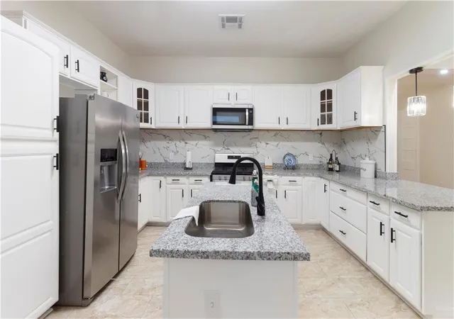2nd image of 838 Jefferson St, Gretna, LA 70053 | MLS# 2551805