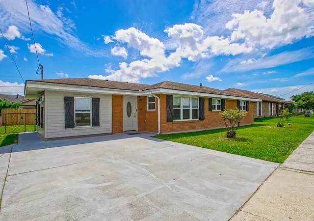Photo 2 of Single family home for sale at 1033 Francis St, Marrero, LA 70072 | MLS# 2551716 | Listing updated on 2026-07-09