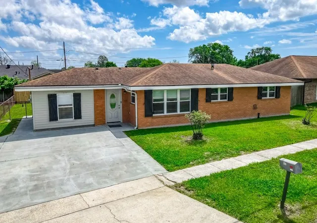 Photo 3 of Single family home for sale at 1033 Francis St, Marrero, LA 70072 | MLS# 2551716 | Listing updated on 2026-07-09
