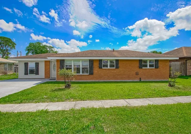 Photo 3 of Single family home for sale at 1033 Francis St, Marrero, LA 70072 | MLS# 2551716 | Listing updated on 2026-07-09