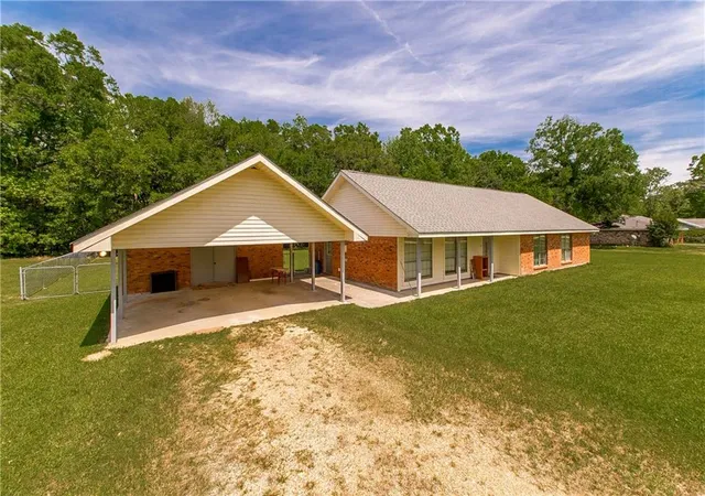 Homes for sale in Bogalusa, LA | 301 Welch Dr, Bogalusa, LA 70427 | MLS# 2551939