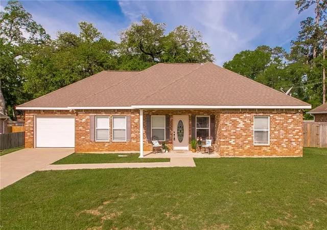 Homes for sale in Ponchatoula, LA | 344 Silverstone Cir, Ponchatoula, LA 70454 | MLS# 2551951