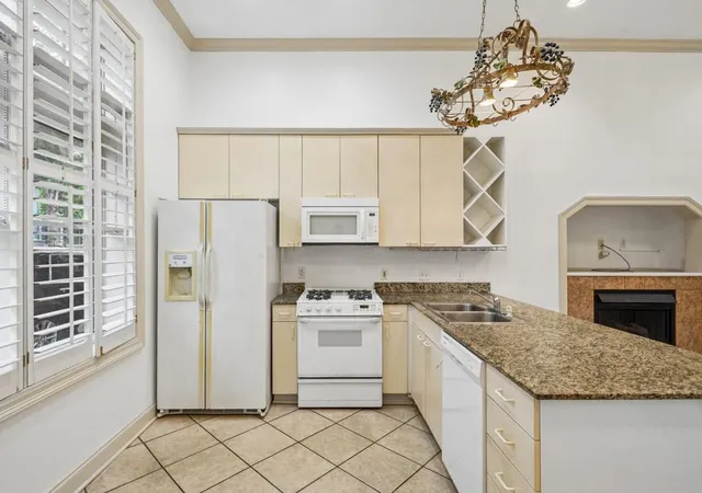 4th image of 1931 Burgundy St, New Orleans, LA 70116