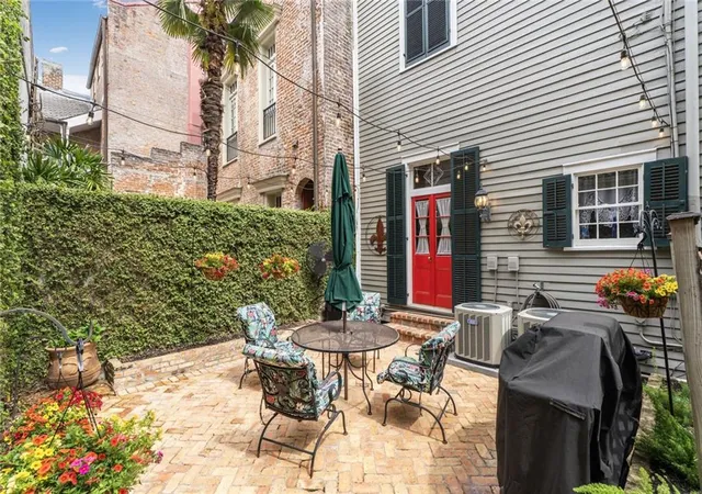 2nd image of 809 Burgundy St, New Orleans, LA 70116